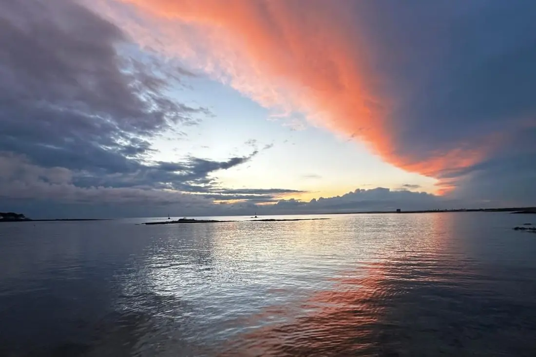 Tramonto infuocato sul mare del Salento